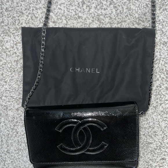 Chanel timeless patent leather wallet on chain - Picture 2 of 6